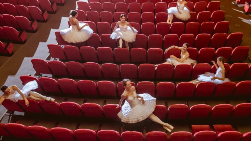 Spektakl "Więcej niż wiatr" – prezentacja Fundacji Teatr IOTA w Oranżerii Kultury, Lidzbark Warmiński