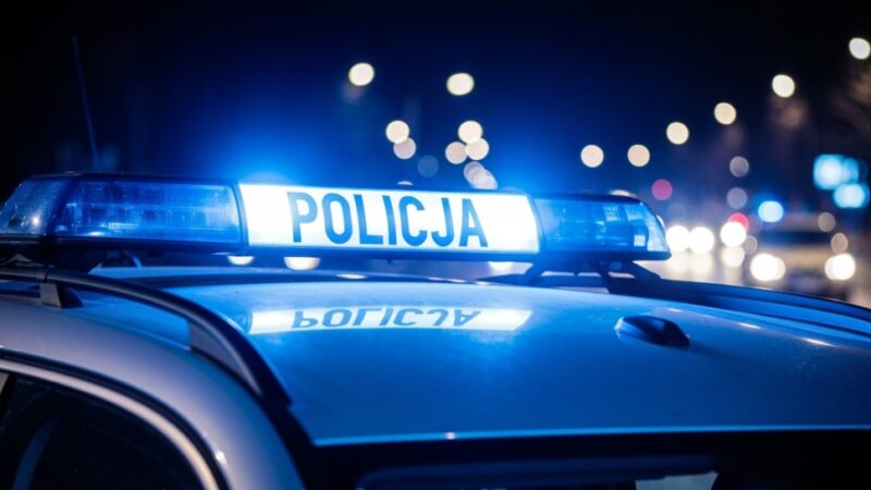 Pijany kierowca uderzył w barierę i odjechał. Miał prawie 3 promile alkoholu